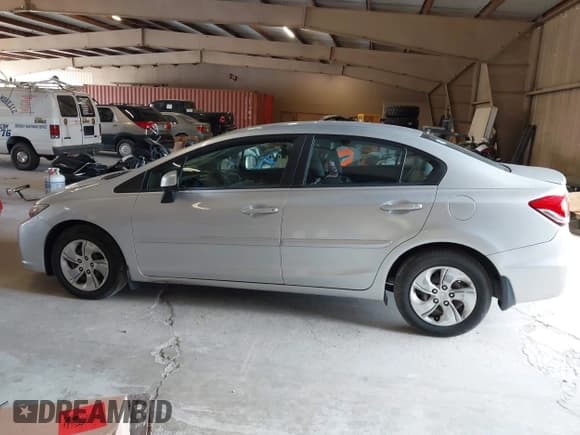 ✅ 2013 Honda Civic LX • VIN: 19XFB2F50DE039932 • Lot: 43645690. Listed on IAAI with 137,667 mi. Free auction sales archive from the USA and detailed vehicle history report at DreamBid. Image 14.