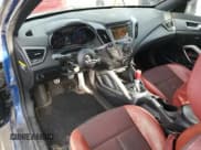 ✅ 2016 Hyundai Veloster Turbo R-Spec • VIN: KMHTC6AE7GU255650 • Lot: 84950244. Wystawiony na Copart z przebiegiem 96 345 mil. Bezpłatny archiwum sprzedaży aukcyjnych z USA i szczegółowy raport historii pojazdu na DreamBid. Zdjęcie 8.