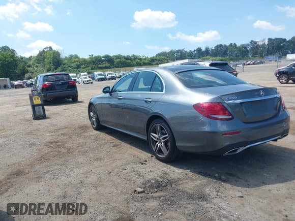 ✅ 2019 Mercedes-Benz E 300 • VIN: WDDZF4KB0KA598346 • Lot: 42905146. Listed on IAAI with 69,876 mi. Free auction sales archive from the USA and detailed vehicle history report at DreamBid. Image 3.