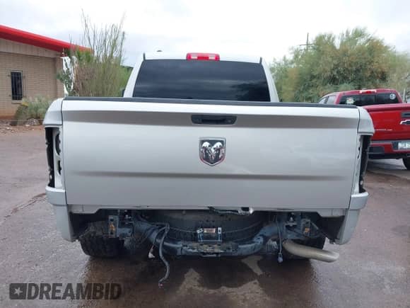 2018 Ram 1500 Tradesman z VIN 1C6RR6FG0JS280326, wystawiony jako IAAI lot #43422781 z przebiegiem 89 435 mil mil oraz . Historia ofert i sprzedaży dostępna na DreamBid. Obrazek 17.