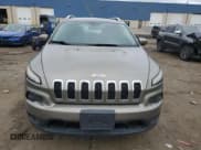 ✅ 2016 Jeep Cherokee Latitude • VIN: 1C4PJMCB1GW318782 • Lot: 69784835. Wystawiony na Copart z przebiegiem 102 598 mil. Bezpłatny archiwum sprzedaży aukcyjnych z USA i szczegółowy raport historii pojazdu na DreamBid. Zdjęcie 5.