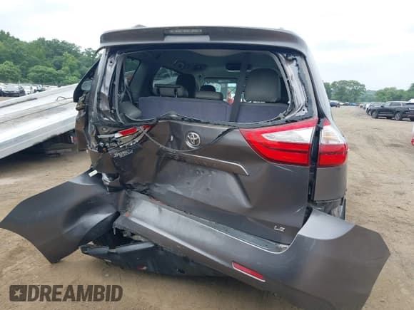 ✅ 2015 Toyota Sienna LE AAS • VIN: 5TDKK3DC6FS598495 • Lot: 42870508. Wystawiony na IAAI z przebiegiem 75 134 mil. Bezpłatny archiwum sprzedaży aukcyjnych z USA i szczegółowy raport historii pojazdu na DreamBid. Zdjęcie 16.