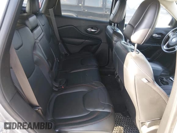 ✅ 2016 Jeep Cherokee Trailhawk • VIN: 1C4PJMBS7GW146632 • Lot: 43852317. Listed on IAAI with 96,866 mi. Free auction sales archive from the USA and detailed vehicle history report at DreamBid. Image 8.