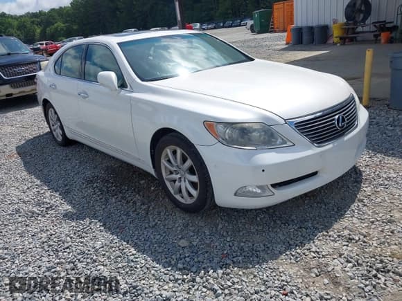 ✅ 2008 Lexus LS 460 • VIN: JTHBL46F185056710 • Lot: 42521396. Listed on IAAI with 186,974 mi. Free auction sales archive from the USA and detailed vehicle history report at DreamBid. Image 1.