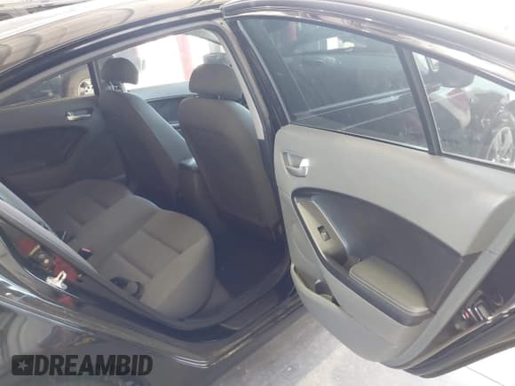 ✅ 2017 Kia Forte LX • VIN: 3KPFK4A72HE085417 • Lot: 42718543. Wystawiony na IAAI z przebiegiem 147 499 mil. Bezpłatny archiwum sprzedaży aukcyjnych z USA i szczegółowy raport historii pojazdu na DreamBid. Zdjęcie 8.