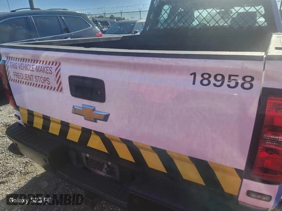 ✅ 2018 Chevrolet Silverado 1500 Work Truck • VIN: 1GCVKNEHXJZ339048 • Lot: 43721980. Wystawiony na IAAI z przebiegiem 112 037 mil. Bezpłatny archiwum sprzedaży aukcyjnych z USA i szczegółowy raport historii pojazdu na DreamBid. Zdjęcie 25.