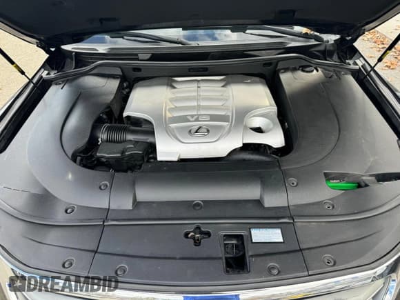 ✅ 2014 Lexus LX 570 • VIN: JTJHY7AX9E4141436 • Lot: 80107734. Listed on Copart with 255,635 mi. Free auction sales archive from the USA and detailed vehicle history report at DreamBid. Image 7.