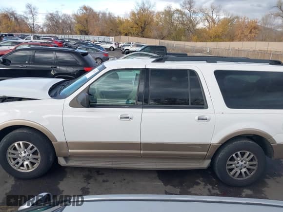 ✅ 2013 Ford Expedition Max XLT • VIN: 1FMJK1J5XDEF29202 • Lot: 43726370. Wystawiony na IAAI z przebiegiem 243 790 mil. Bezpłatny archiwum sprzedaży aukcyjnych z USA i szczegółowy raport historii pojazdu na DreamBid. Zdjęcie 14.