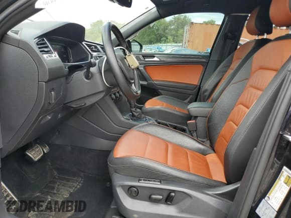 ✅ 2020 Volkswagen Tiguan SEL Premium R-Line • VIN: 3VV4B7AX2LM140554 • Лот: 70455595. Опубликован ранее на Copart с пробегом 28 139 миль. Бесплатный доступ к архиву аукционных продаж из США и подробный отчёт об истории автомобиля на DreamBid. Изображение 7.