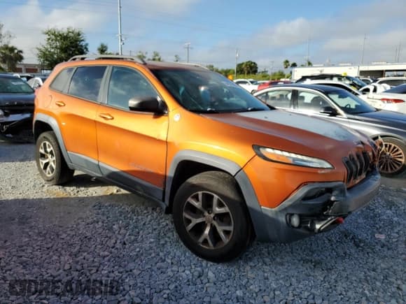 ✅ 2016 Jeep Cherokee Trailhawk • VIN: 1C4PJMBS9GW132909 • Lot: 84931095. Listed on Copart with 170,794 mi. Free auction sales archive from the USA and detailed vehicle history report at DreamBid. Image 4.