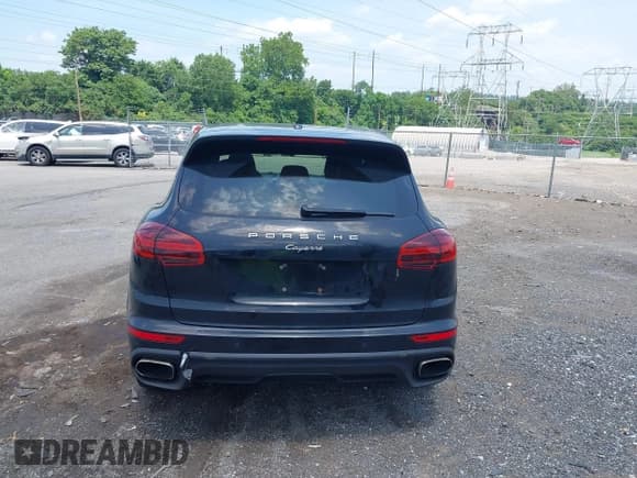 ✅ 2017 Porsche Cayenne • VIN: WP1AA2A25HKA80374 • Lot: 42573042. Listed on IAAI with 149,363 mi. Free auction sales archive from the USA and detailed vehicle history report at DreamBid. Image 16.