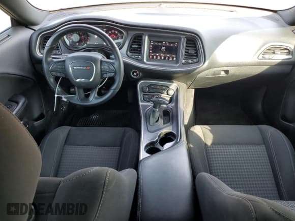 ✅ 2018 Dodge Challenger SXT Plus • VIN: 2C3CDZAG0JH318090 • Lot: 64545194. Wystawiony na Copart z przebiegiem 82 047 mil. Bezpłatny archiwum sprzedaży aukcyjnych z USA i szczegółowy raport historii pojazdu na DreamBid. Zdjęcie 8.