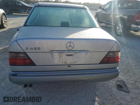 ✅ 1994 Mercedes-Benz 400 E • VIN: WDBEA34E7RC127977 • Лот: 75604314. Опубликован ранее на Copart с пробегом Не указан. Бесплатный доступ к архиву аукционных продаж из США и подробный отчёт об истории автомобиля на DreamBid. Изображение 6.