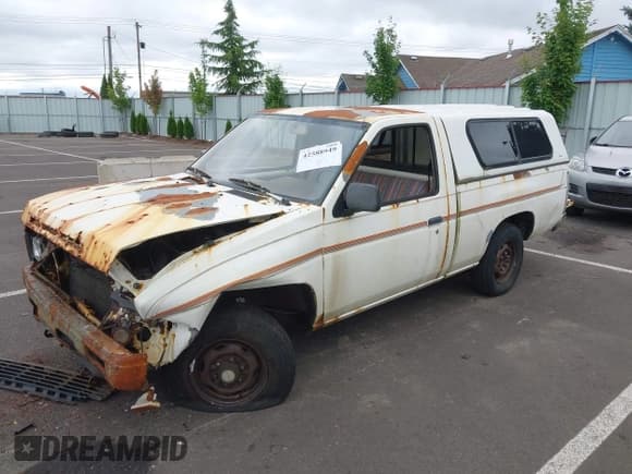 ✅ 1986 Nissan Hardbody E • VIN: JN6ND11S7GW015213 • Lot: 42588949. Wystawiony na IAAI z przebiegiem 235 145 mil. Bezpłatny archiwum sprzedaży aukcyjnych z USA i szczegółowy raport historii pojazdu na DreamBid. Zdjęcie 2.