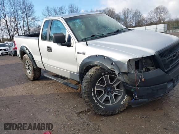 ✅ 2005 Ford F-150 XL • VIN: 1FTRF12255NB51355 • Lot: 43797826. Wystawiony na IAAI z przebiegiem 186 078 mil. Bezpłatny archiwum sprzedaży aukcyjnych z USA i szczegółowy raport historii pojazdu na DreamBid. Zdjęcie 1.