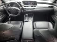 ✅ 2020 Lexus ES 350 Ultra Luxury • VIN: 58ACZ1B14LU058709 • Lot: 80068455. Wystawiony na Copart z przebiegiem 67 428 mil. Bezpłatny archiwum sprzedaży aukcyjnych z USA i szczegółowy raport historii pojazdu na DreamBid. Zdjęcie 8.