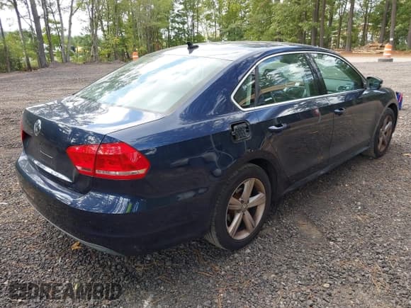 ✅ 2013 Volkswagen Passat SE • VIN: 1VWBP7A35DC050593 • Лот: 43331003. Опубликован ранее на IAAI с пробегом 98 091 миль. Бесплатный доступ к архиву аукционных продаж из США и подробный отчёт об истории автомобиля на DreamBid. Изображение 4.