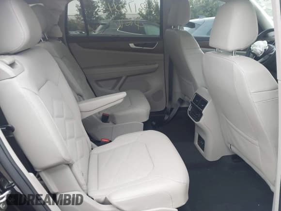 ✅ 2025 Volkswagen Atlas SE • VIN: 1V2KR2CA1SC521856 • Lot: 43172045. Listed on IAAI with 5,060 mi. Free auction sales archive from the USA and detailed vehicle history report at DreamBid. Image 8.