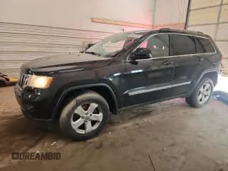✅ 2011 Jeep Grand Cherokee Laredo • VIN: 1J4RR4GG5BC527728 • Лот: 81429725. Опубликован ранее на Copart с пробегом 237 553 миль. Бесплатный доступ к архиву аукционных продаж из США и подробный отчёт об истории автомобиля на DreamBid. Изображение 1.