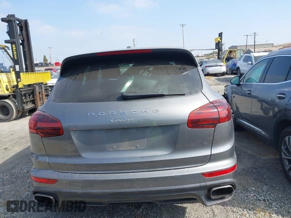 ✅ 2016 Porsche Cayenne • VIN: WP1AA2A21GKA15990 • Lot: 41978980. Listed on IAAI with 141,738 mi. Free auction sales archive from the USA and detailed vehicle history report at DreamBid. Image 17.