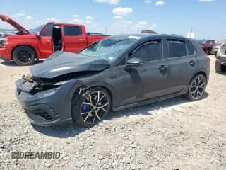 ✅ 2024 Volkswagen Golf R • VIN: WVWEB7CD0RW144875 • Lot: 68330865. Wystawiony na Copart z przebiegiem 18 170 mil. Bezpłatny archiwum sprzedaży aukcyjnych z USA i szczegółowy raport historii pojazdu na DreamBid. Zdjęcie 1.