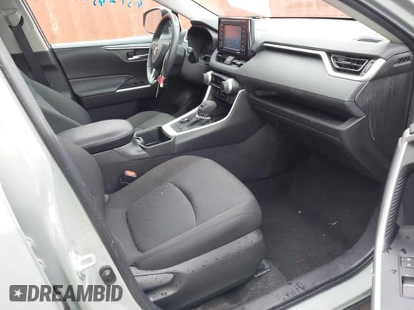 ✅ 2022 Toyota RAV4 Hybrid XLE • VIN: 4T3RWRFV4NU059049 • Lot: 43574599. Wystawiony na IAAI z przebiegiem 48 221 mil. Bezpłatny archiwum sprzedaży aukcyjnych z USA i szczegółowy raport historii pojazdu na DreamBid. Zdjęcie 5.