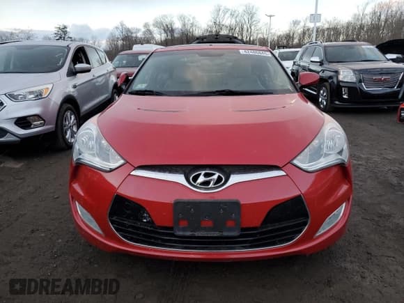 ✅ 2013 Hyundai Veloster w/Black Int • VIN: KMHTC6AD7DU166650 • Lot: 42486845. Wystawiony na Copart z przebiegiem 53 616 mil. Bezpłatny archiwum sprzedaży aukcyjnych z USA i szczegółowy raport historii pojazdu na DreamBid. Zdjęcie 5.