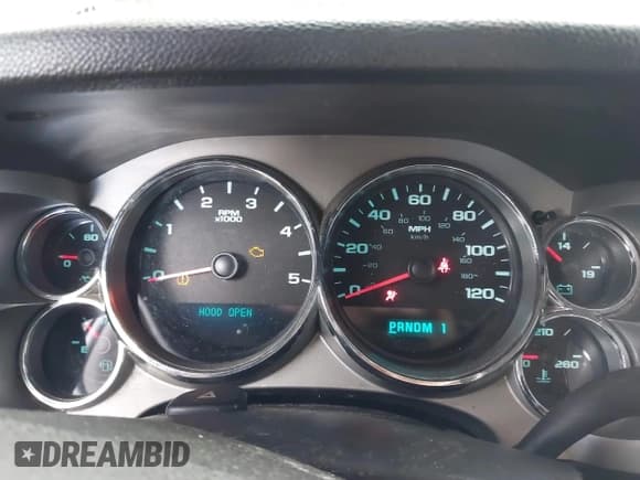 ✅ 2008 Chevrolet Silverado 2500HD 1LT • VIN: 1GCHC23648F108250 • Lot: 42503346. Wystawiony na IAAI z przebiegiem 306 258 mil. Bezpłatny archiwum sprzedaży aukcyjnych z USA i szczegółowy raport historii pojazdu na DreamBid. Zdjęcie 7.