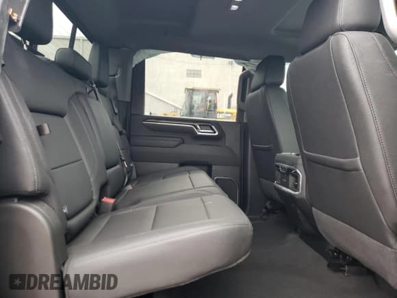 ✅ 2025 Chevrolet Silverado 2500HD LTZ • VIN: 2GC4KPE71S1211032 • Lot: 86865925. Wystawiony na Copart z przebiegiem 1 698 mil. Bezpłatny archiwum sprzedaży aukcyjnych z USA i szczegółowy raport historii pojazdu na DreamBid. Zdjęcie 10.