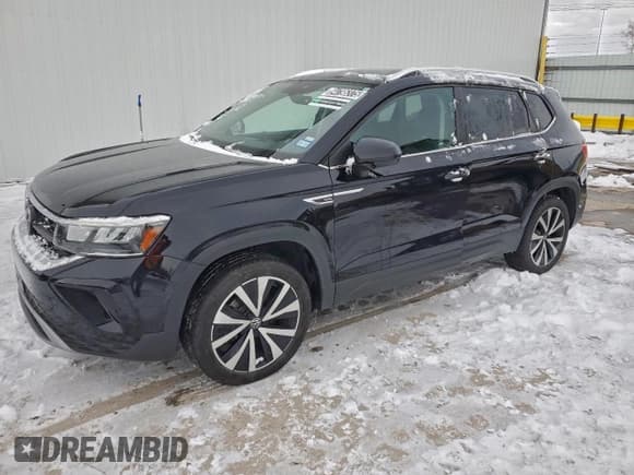 ✅ 2024 Volkswagen Taos SE • VIN: 3VVSX7B22RM016479 • Lot: 94796375. Wystawiony na Copart z przebiegiem 55 935 mil. Bezpłatny archiwum sprzedaży aukcyjnych z USA i szczegółowy raport historii pojazdu na DreamBid. Zdjęcie 1.