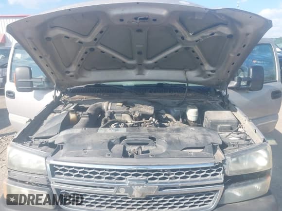 ✅ 2005 Chevrolet Silverado 2500HD LS • VIN: 1GCHK23285F818246 • Lot: 43292468. Wystawiony na IAAI z przebiegiem 255 783 mil. Bezpłatny archiwum sprzedaży aukcyjnych z USA i szczegółowy raport historii pojazdu na DreamBid. Zdjęcie 10.