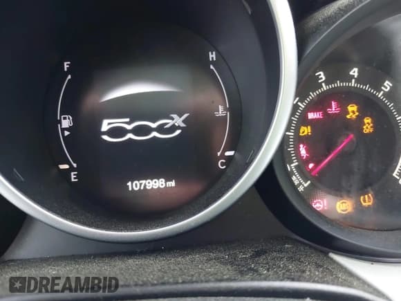 ✅ 2017 FIAT 500X Pop • VIN: ZFBCFXAB2HP597792 • Lot: 42252412. Wystawiony na IAAI z przebiegiem 107 998 mil. Bezpłatny archiwum sprzedaży aukcyjnych z USA i szczegółowy raport historii pojazdu na DreamBid. Zdjęcie 7.