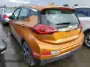 2017 Chevrolet Bolt EV Premier z VIN 1G1FX6S00H4157465, wystawiony jako Copart lot #40251184 z przebiegiem 48 736 mil mil oraz . Historia ofert i sprzedaży dostępna na DreamBid. Obrazek 2.