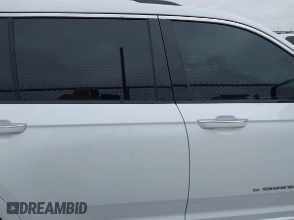 ✅ 2022 Jeep Grand Cherokee Overland • VIN: 1C4RJJDG9N8517470 • Lot: 41618934. Listed on IAAI with 64,580 mi. Free auction sales archive from the USA and detailed vehicle history report at DreamBid. Image 13.