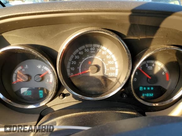 ✅ 2010 Dodge Caliber Mainstreet • VIN: 1B3CB3HAXAD648284 • Лот: 84856604. Опубликован ранее на Copart с пробегом 84 032 миль. Бесплатный доступ к архиву аукционных продаж из США и подробный отчёт об истории автомобиля на DreamBid. Изображение 9.