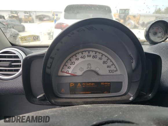 ✅ 2015 Smart fortwo Passion • VIN: WMEEJ9AAXFK831826 • Lot: 70655225. Listed on Copart with Not provided. Free auction sales archive from the USA and detailed vehicle history report at DreamBid. Image 9.