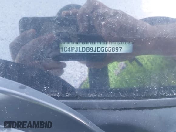 ✅ 2018 Jeep Cherokee Limited • VIN: 1C4PJLDB9JD565897 • Lot: 43402784. Wystawiony na IAAI z przebiegiem 147 577 mil. Bezpłatny archiwum sprzedaży aukcyjnych z USA i szczegółowy raport historii pojazdu na DreamBid. Zdjęcie 9.