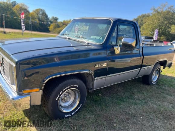 ✅ 1984 GMC Sierra 1500 • VIN: 1GTDC14H1EF715372 • Lot: 92194355. Listed on Copart with 71,186 mi. Free auction sales archive from the USA and detailed vehicle history report at DreamBid. Image 2.