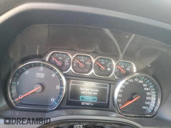 ✅ 2018 Chevrolet Silverado 1500 LT • VIN: 1GCRCREH9JZ190962 • Лот: 86880625. Опубликован ранее на Copart с пробегом 227 907 миль. Бесплатный доступ к архиву аукционных продаж из США и подробный отчёт об истории автомобиля на DreamBid. Изображение 9.