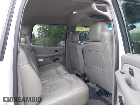 ✅ 2001 Chevrolet Silverado 2500HD LS • VIN: 1GCHK23U71F150029 • Lot: 42586816. Wystawiony na IAAI z przebiegiem 214 239 mil. Bezpłatny archiwum sprzedaży aukcyjnych z USA i szczegółowy raport historii pojazdu na DreamBid. Zdjęcie 8.