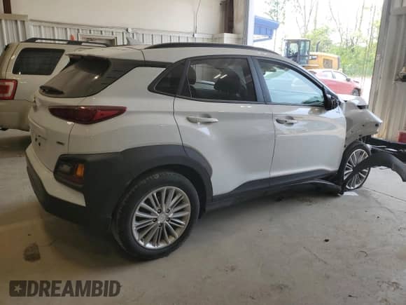 ✅ 2021 Hyundai Kona SEL Plus • VIN: KM8K6CAA3MU606564 • Lot: 54721223. Wystawiony na Copart z przebiegiem 25 163 mil mil. Skorzystaj z bezpłatnego archiwum sprzedaży aukcyjnych z USA i zobacz szczegółowy raport historii pojazdu na DreamBid. Zdjęcie 3.