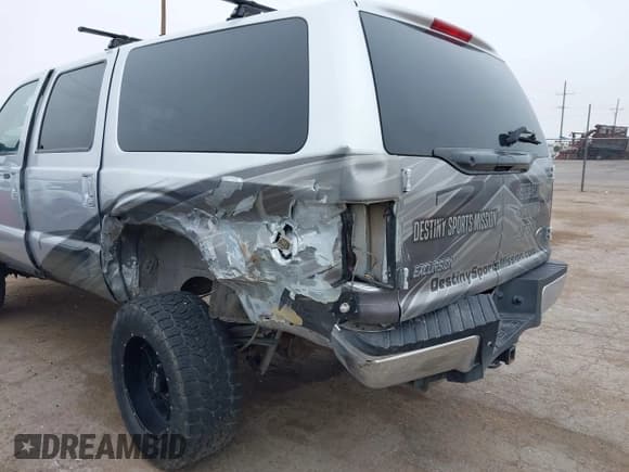 ✅ 2001 Ford Excursion XLT • VIN: 1FMNU41S51EB17641 • Lot: 42420753. Wystawiony na IAAI z przebiegiem 218 460 mil. Bezpłatny archiwum sprzedaży aukcyjnych z USA i szczegółowy raport historii pojazdu na DreamBid. Zdjęcie 6.