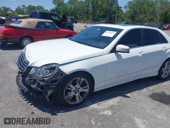 ✅ 2013 Mercedes-Benz E 350 Luxury • VIN: WDDHF5KB7DA724349 • Lot: 42290038. Wystawiony na IAAI z przebiegiem 136 878 mil. Bezpłatny archiwum sprzedaży aukcyjnych z USA i szczegółowy raport historii pojazdu na DreamBid. Zdjęcie 6.