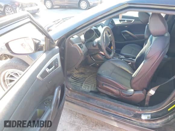 2013 Hyundai Veloster w/Black Int с VIN KMHTC6AD2DU092229, выставлен на аукционе IAAI как лот 43601459 с пробегом 191 710 миль миль и . История ставок и продаж доступна на DreamBid. Изображение 5.