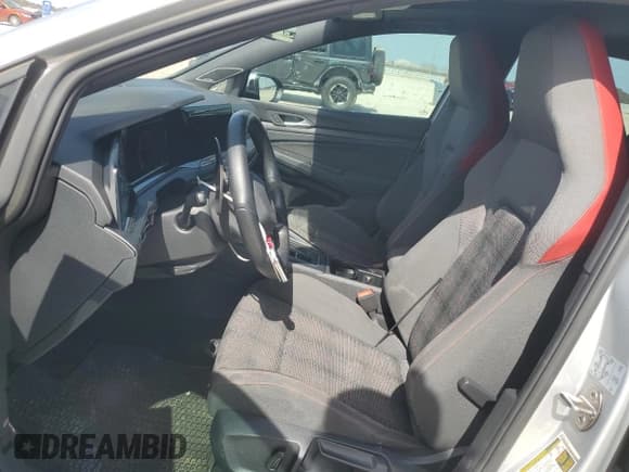 ✅ 2022 Volkswagen Golf GTI SE • VIN: WVWL87CD8NW142954 • Lot: 47243685. Wystawiony na Copart z przebiegiem 25 103 mil. Bezpłatny archiwum sprzedaży aukcyjnych z USA i szczegółowy raport historii pojazdu na DreamBid. Zdjęcie 7.