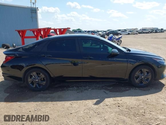 ✅ 2022 Hyundai Elantra Blue • VIN: KMHLM4AJ2NU028765 • Lot: 42516435. Listed on IAAI with 100,649 mi. Free auction sales archive from the USA and detailed vehicle history report at DreamBid. Image 13.