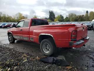 1998 Dodge 3500 z VIN 1B7MC33D2WJ134262, wystawiony jako Copart lot #77394114 z przebiegiem 178 056 mil mil oraz Szkoda całkowita • Salvage title. Historia ofert i sprzedaży dostępna na DreamBid. Obrazek 2.