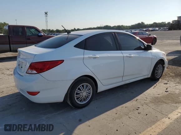 ✅ 2016 Hyundai Accent SE • VIN: KMHCT4AE8GU092446 • Лот: 61202843. Опубликован ранее на Copart с пробегом 83 918 миль. Бесплатный доступ к архиву аукционных продаж из США и подробный отчёт об истории автомобиля на DreamBid. Изображение 3.