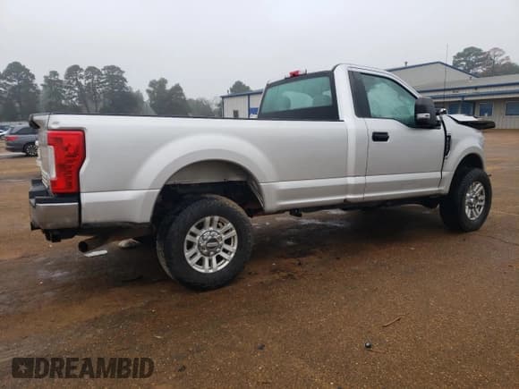 ✅ 2017 Ford F-350 XL • VIN: 1FTRF3B6XHEC96569 • Лот: 79754714. Опубликован ранее на Copart с пробегом 176 812 миль. Бесплатный доступ к архиву аукционных продаж из США и подробный отчёт об истории автомобиля на DreamBid. Изображение 3.