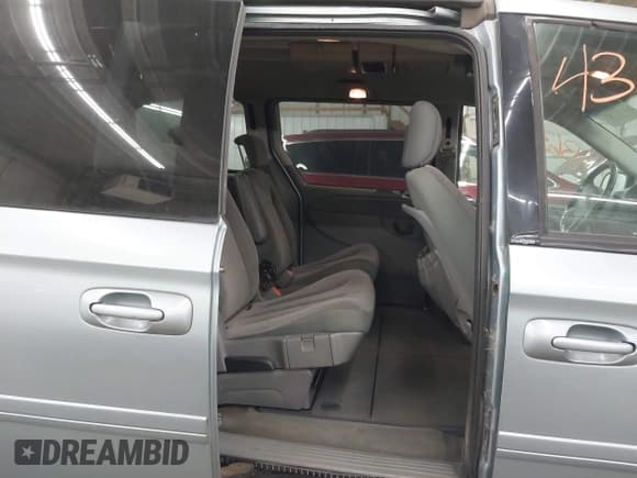 ✅ 2005 Dodge Caravan SXT • VIN: 2D4GP44L65R581395 • Lot: 43633314. Wystawiony na IAAI z przebiegiem 184 671 mil. Bezpłatny archiwum sprzedaży aukcyjnych z USA i szczegółowy raport historii pojazdu na DreamBid. Zdjęcie 8.